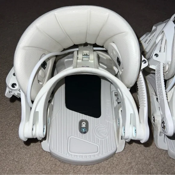 Flow Snowboard Bindings (OMNI) - Picture 4 of 16